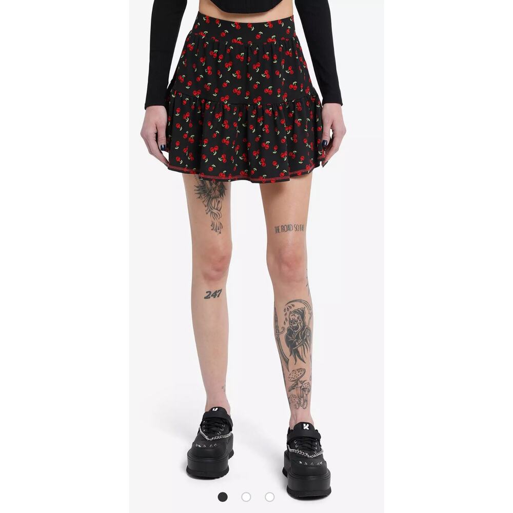 Social Collision Skull Cherry Active Skort Large Mini Skirt Hot Topics Punk
